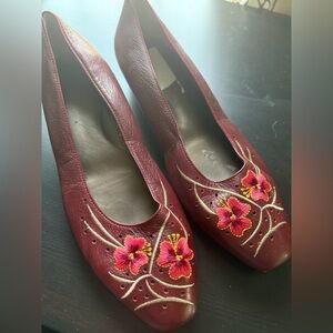 Embroidered Floral Low 80s Vintage Heels size 9